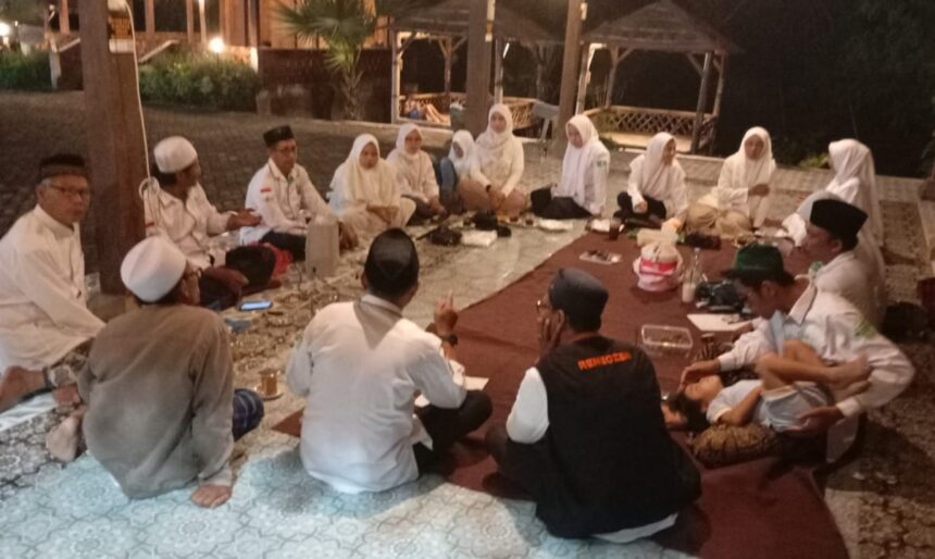 Pengurus Lembaga Amil Zakat Infak dan Sedekah Nahdlatul Ulama (Lazisnu) MWCNU Kebomas masa khidmat 2024 - 2029 menggelar ta'aruf dan rapat koordinasi perdana, Jum'at (14/2/2024) malam. Foto: dok Lazisnu MWCNU Kebomas/NUGres