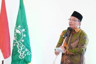 Hadir di puncak acara Peringatan Hari Lahir (Harlah) ke-102 yang diselenggarakan oleh PCNU Gresik pada Sabtu (22/2/2025), Wakil Bupati Gresik dr Asluchul Alif ajak perkuat kolaborasi antara Pemkab Gresik dan seluruh jamiyyah NU. Foto: Jalil/NUGres