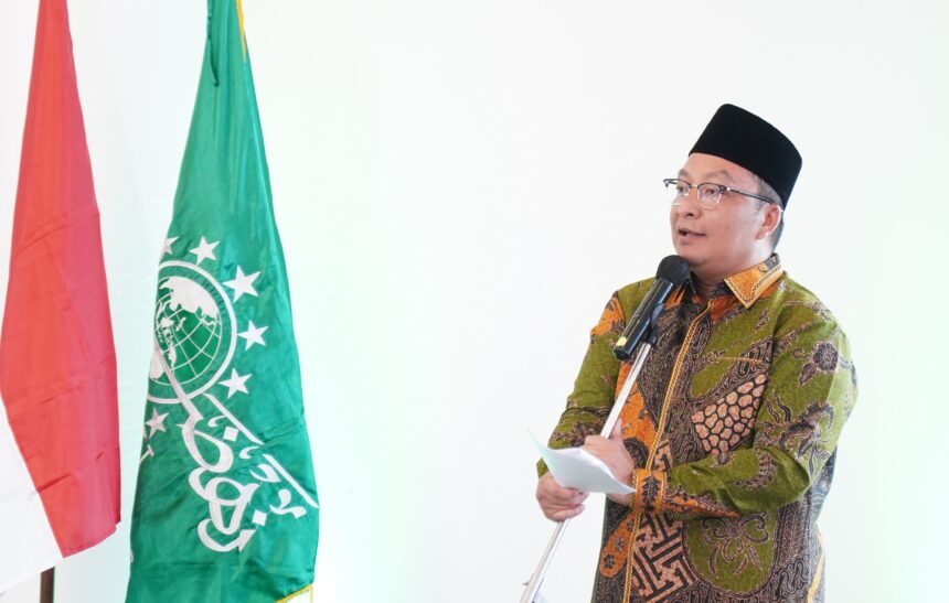 Hadir di puncak acara Peringatan Hari Lahir (Harlah) ke-102 yang diselenggarakan oleh PCNU Gresik pada Sabtu (22/2/2025), Wakil Bupati Gresik dr Asluchul Alif ajak perkuat kolaborasi antara Pemkab Gresik dan seluruh jamiyyah NU. Foto: Jalil/NUGres