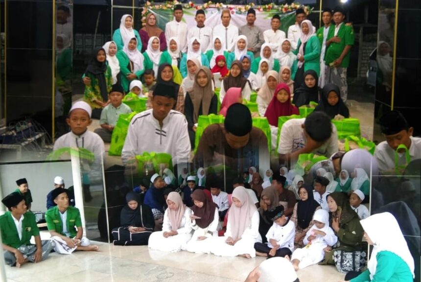 Banom Ranting NU Kedungsekar Benjeng Gresik Kompak Semarakkan Ramadan 1446 Hijriah dengan gelaran kegiatan sosial. Foto: dok PR Fatayat NU Kedungsekar/NUGres