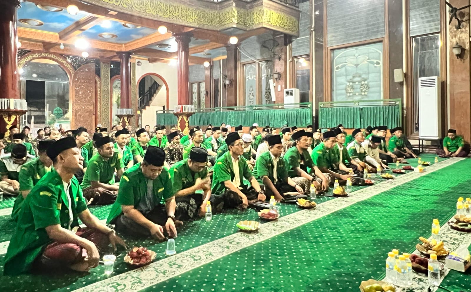 Ratusan kader GP Ansor Gresik dari Korwil Selatan (Menganti, Driyorejo, Kedamean, dan Wringinanom) menghadiri puncak Safari Ramadan 1446 Hijriah, Selasa (18/3/2025) malam. Foto: dok PC GP Ansor Gresik/NUGres