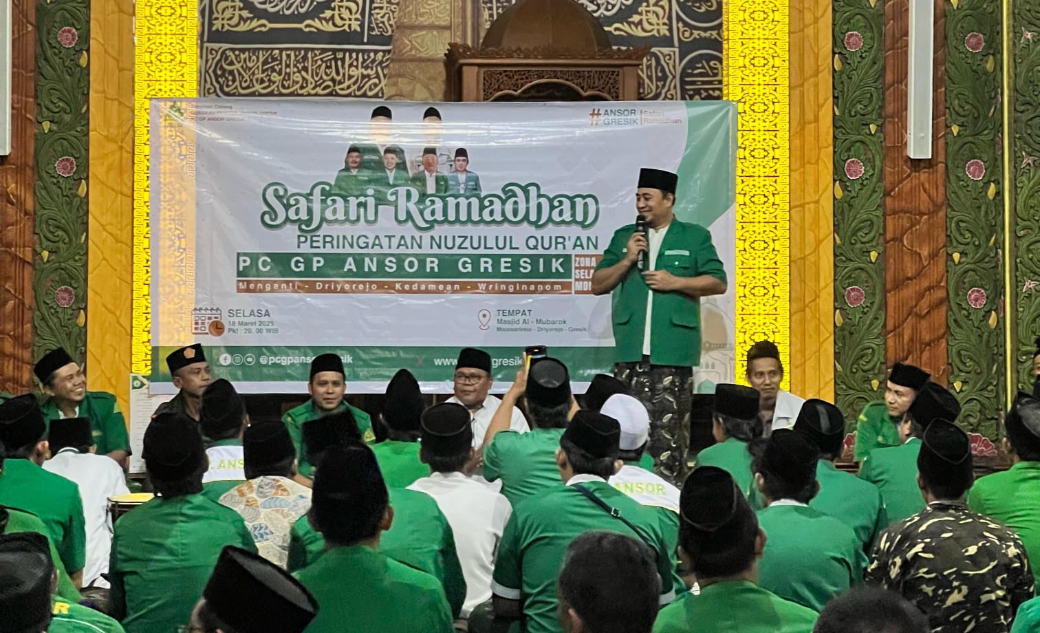 Ketua Pimpinan Cabang GP Ansor Gresik, M. Ludfi Khambali Abdillah, saat menyampaikan sambutan dan membagikan informasi agenda pelantikan PC GP Ansor Gresik masa khidmat 2024 - 2028. Foto: dok PC GP Ansor Gresik/NUGres 