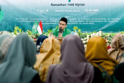 Hari kedua Lailatul Kopdar Ramadan 1446 H MWCNU Bungah, ngaji kitab Al-Misku Al-Faih menghadirkan Qori' Gus Kirom, Senin (3/3/2025) malam. Foto: dok LTN MWCNU Bungah/NUGres