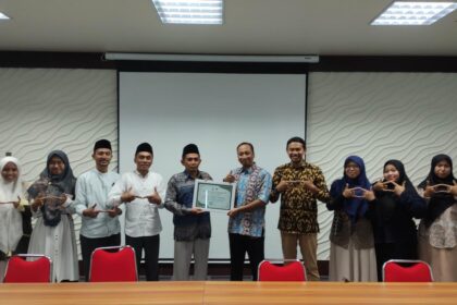 Lembaga Pendamping Proses Produk Halal (LP3H) STAI Ihyaul Ulum Gresik saat melakukan studi strategis ke Pusat Halal Universitas Airlangga (UNAIR) Surabaya. Foto: dok LP3H STAI Ihyaul Ulum Gresik/NUGres