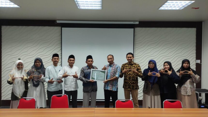 Lembaga Pendamping Proses Produk Halal (LP3H) STAI Ihyaul Ulum Gresik saat melakukan studi strategis ke Pusat Halal Universitas Airlangga (UNAIR) Surabaya. Foto: dok LP3H STAI Ihyaul Ulum Gresik/NUGres