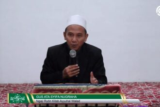 Pengajian rutin di Gedung PCNU Gresik kembali digelar pada Selasa Kliwon (4/3/2025) dengan menghadirkan kajian kitab Ayyuhal Walad. Foto: YouTube NUGres Channel/NUGres