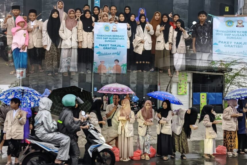 Organisasi Siswa Intra Sekolah (OSIS) SMP Nusantara Bungah sukses mengadakan kegiatan “Ramadhan Berbagi”. Foto: dok OSIS SMP Nusantara Bungah/NUGres