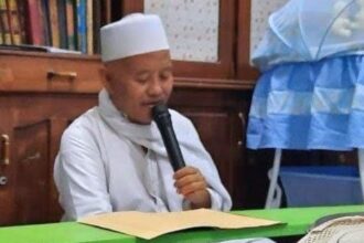 Pengasuh Pesantren Zainal Abidin Bungah, KH Ali Musthofa mengampu kajian kitab kuning selama bulan suci Ramadan 1446 H. Foto: dok Ponpes Zainal Abidin Bungah/NUGres