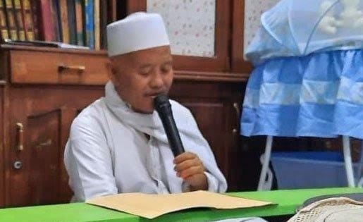 Pengasuh Pesantren Zainal Abidin Bungah, KH Ali Musthofa mengampu kajian kitab kuning selama bulan suci Ramadan 1446 H. Foto: dok Ponpes Zainal Abidin Bungah/NUGres