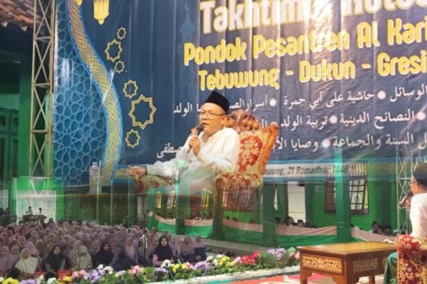 Malam Selikuran Ramadan dan khataman kitab di Pondok Pesantren Al Karimi Desa Tebuwung, Kecamatan Dukun Gresik, menghadirkan ceramah inspiratif dari alumni dan tokoh di Kabupaten Gresik. Foto: dok Ponpes Al Karimi Tebuwung/NUGres