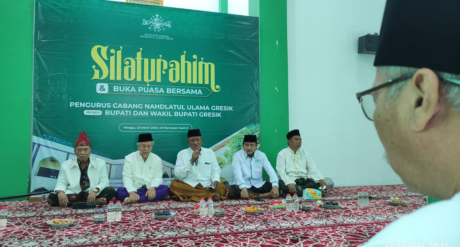 Silaturahmi diwarnai dengan dzikir dan doa bersama. Foto: NUGres